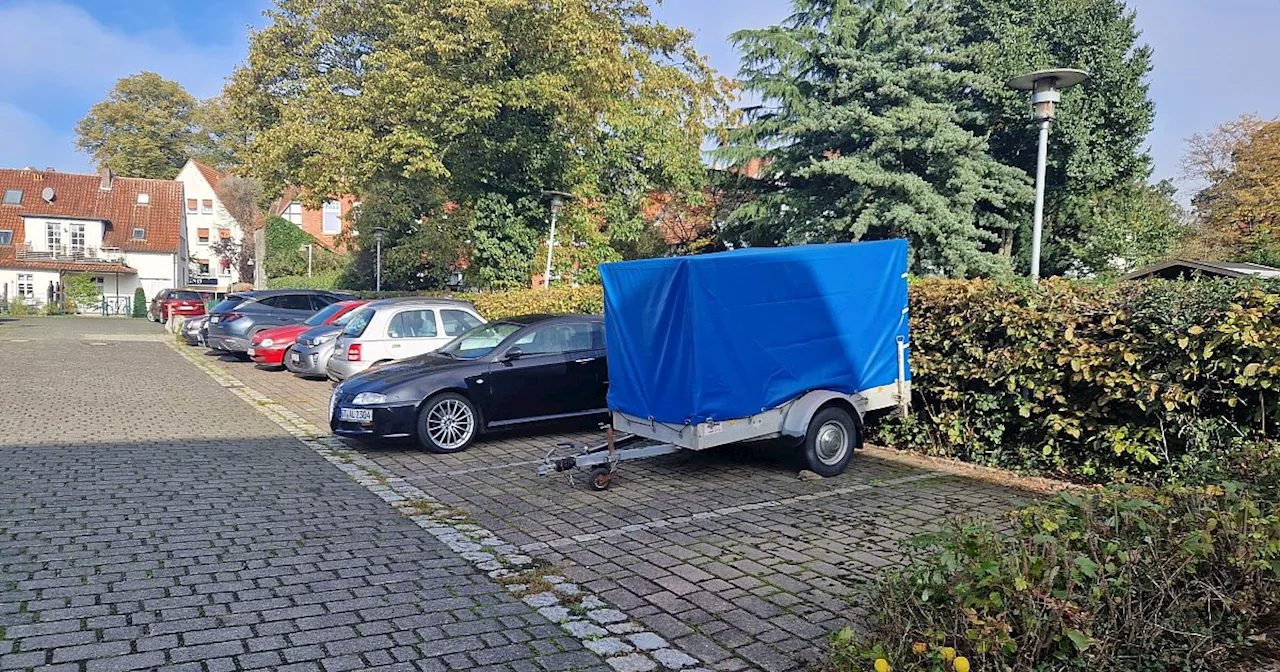 Mit diesem Trick darf Anhänger dauerhaft auf Parkplatz im Kreis Gütersloh stehen