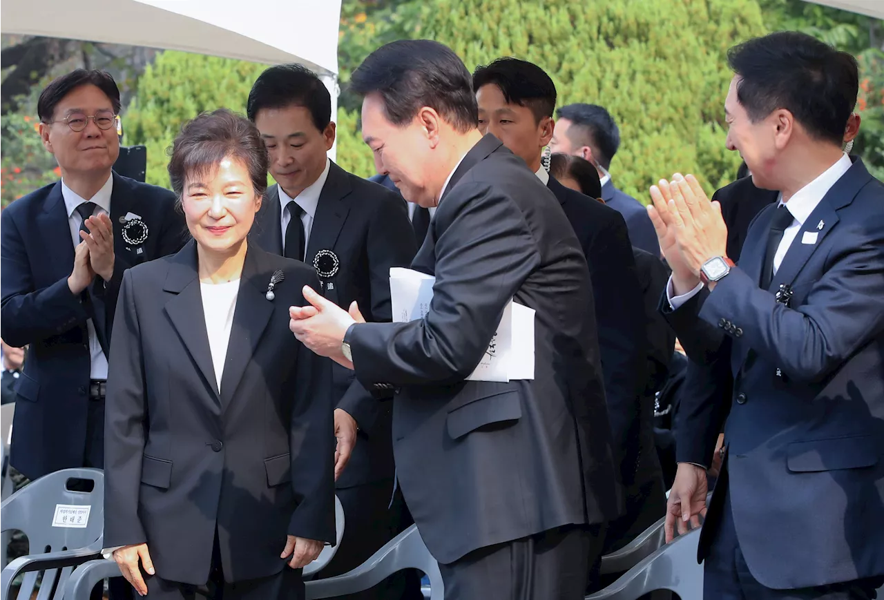 [이충재 칼럼] 윤 대통령, '박근혜 손'이 얼마나 급했길래