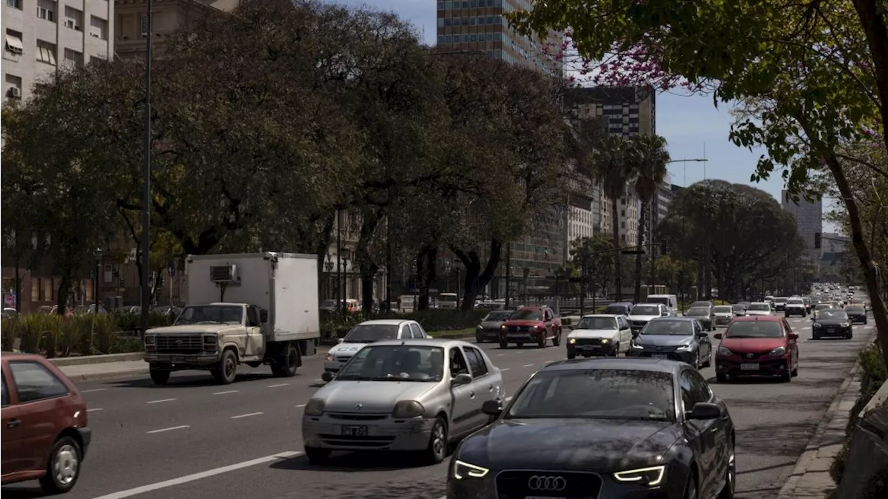 Por la falta de dólares para importar, se agrava la falta de combustible en Argentina