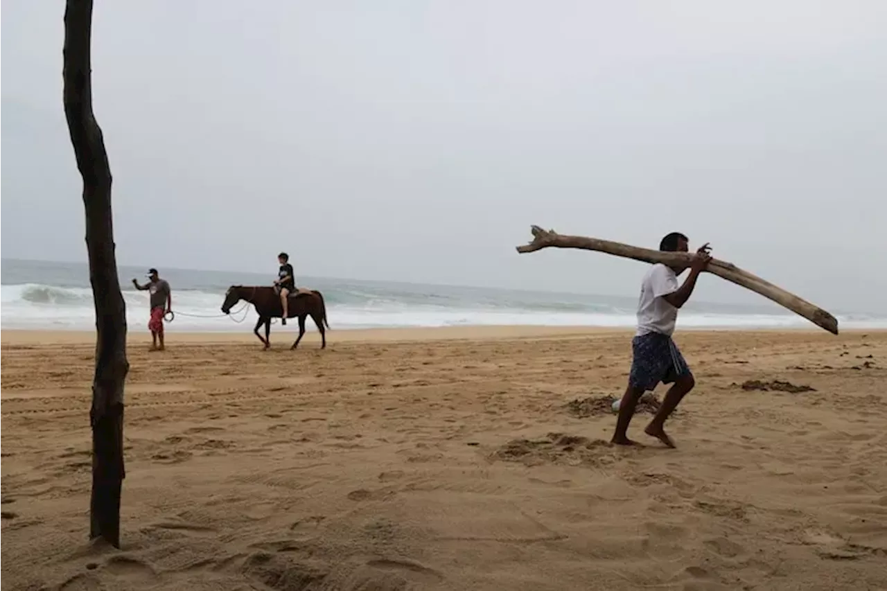 Hurricane Otis unleashes massive flooding in Acapulco, triggers landslides before dissipating