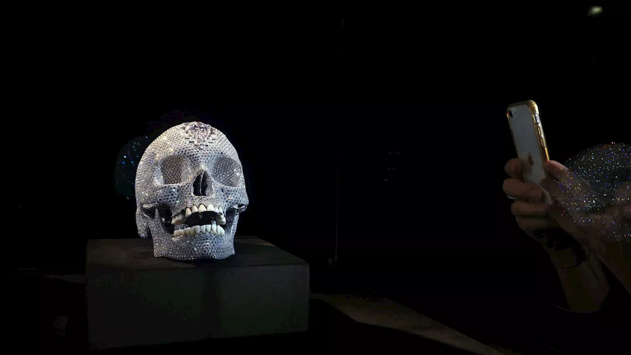 Damien Hirst-Ausstellung zeigt nach Jahren wieder Diamantschädel