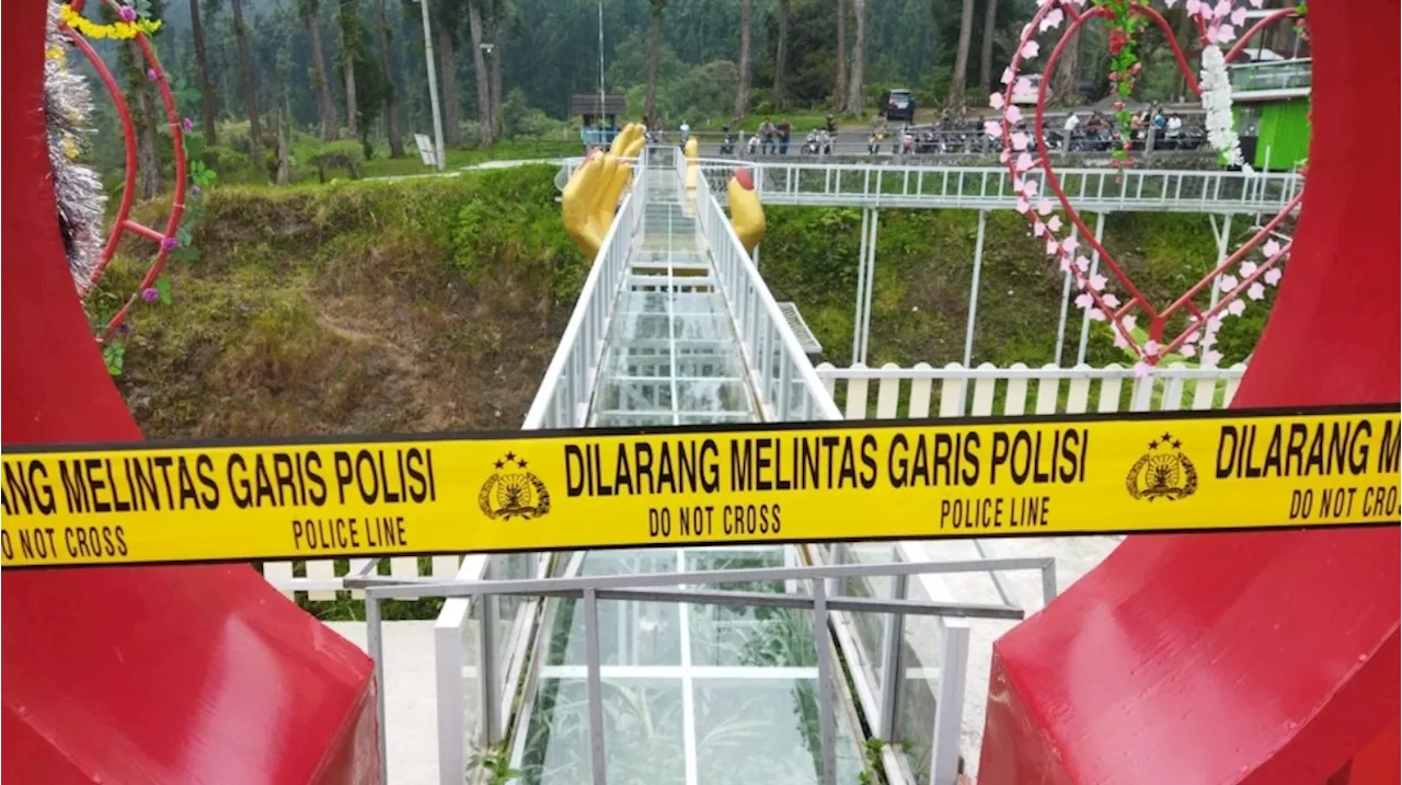 Momen Jembatan Kaca The Geong Banyumas Pecah dan Telan Korban Jiwa