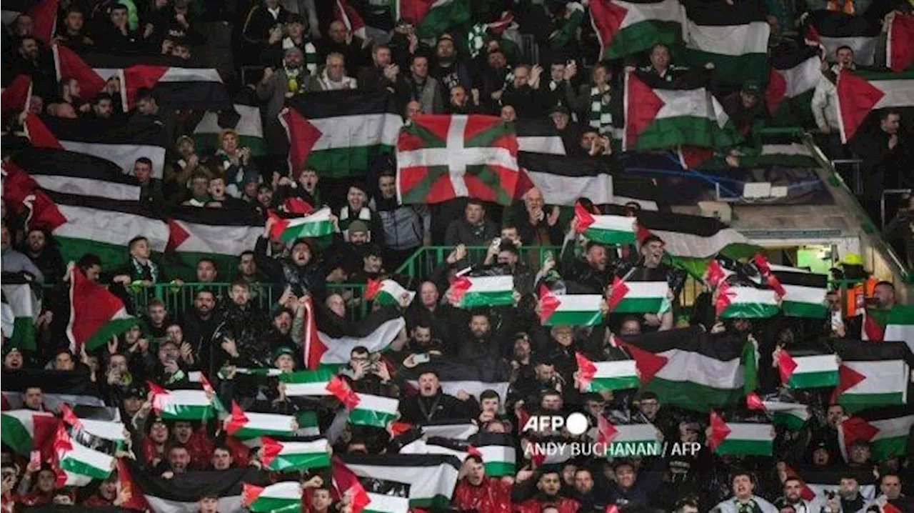 Suporter Celtic Nyanyikan Lagu You'll never walk alone, Banyak Bendera Palestina Berkibar di Stadion