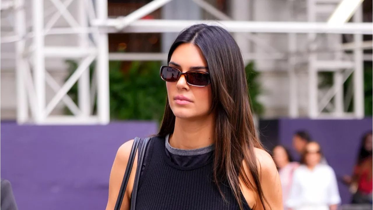 Kendall Jenner s'approprie cette tendance robe phare des années 1950