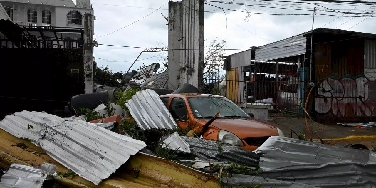 Hurricane Otis Hits Mexico’s Pacific Coast, Cuts Off Acapulco