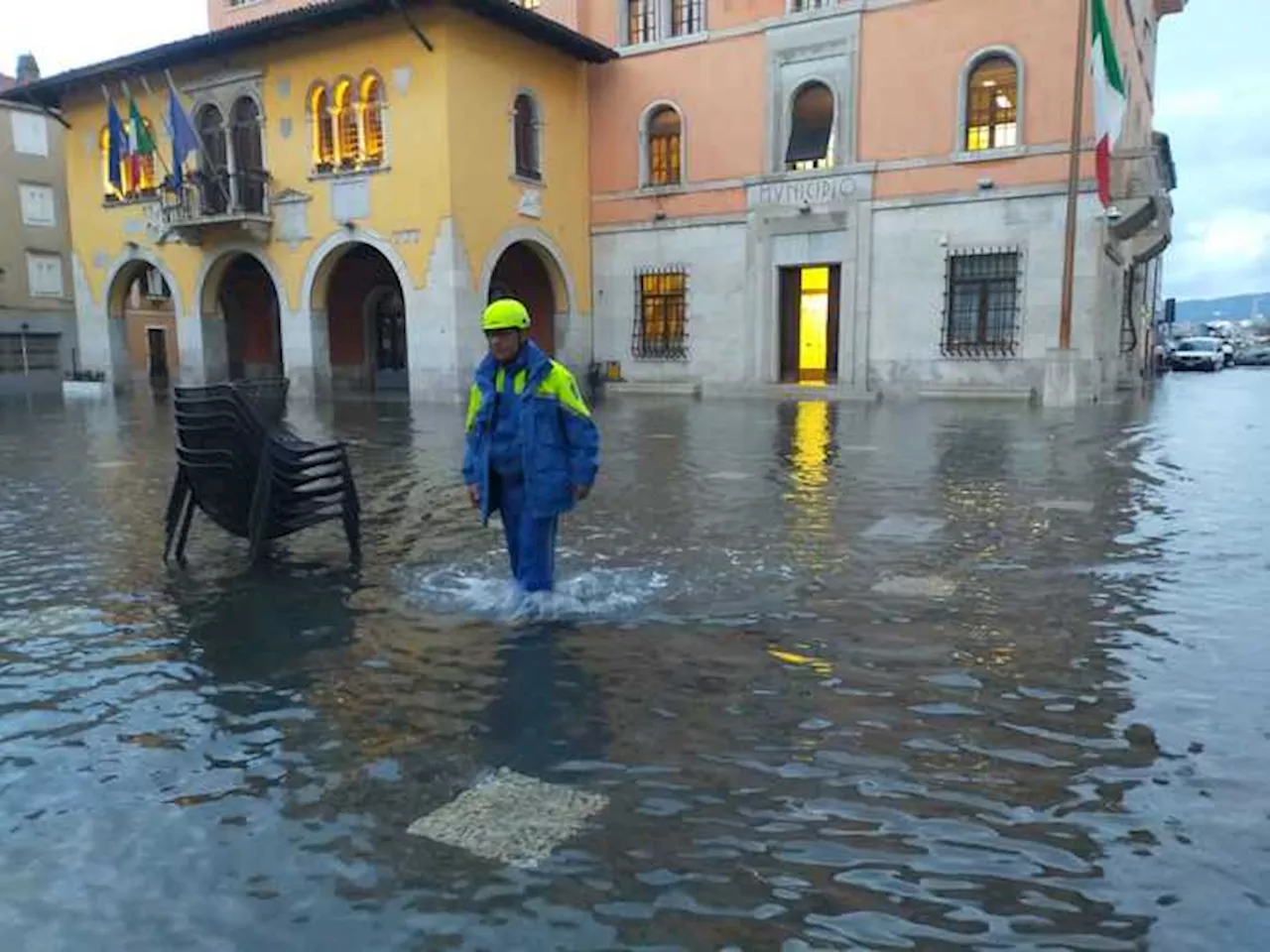 Alta marea, Muggia sommersa da 15 centimetri di acqua