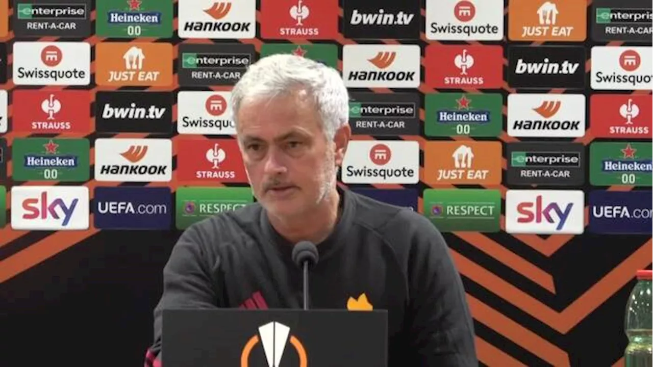 Europa League, Mourinho: 'Chi pensa che sia felice nel non essere in panchina e' un idiota'