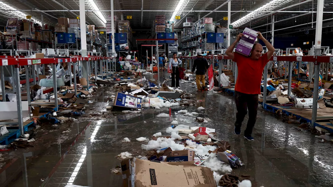 'Le chaos total': Acapulco peine à se relever après le passage de l'ouragan Otis