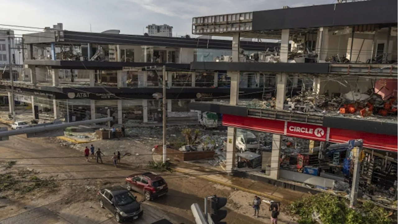 Acapulco Airport Reopens for Aid, Escape Flights After Hurricane Otis