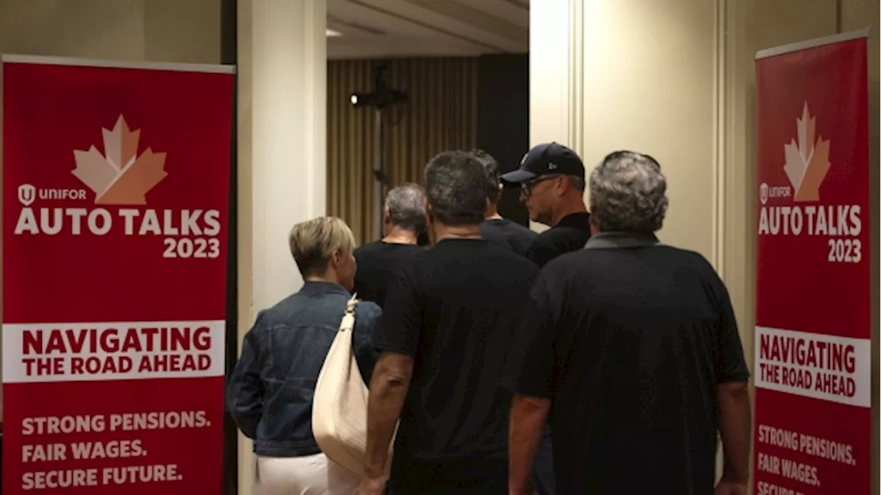 Unifor talks with Stellantis head into final weekend before deadline