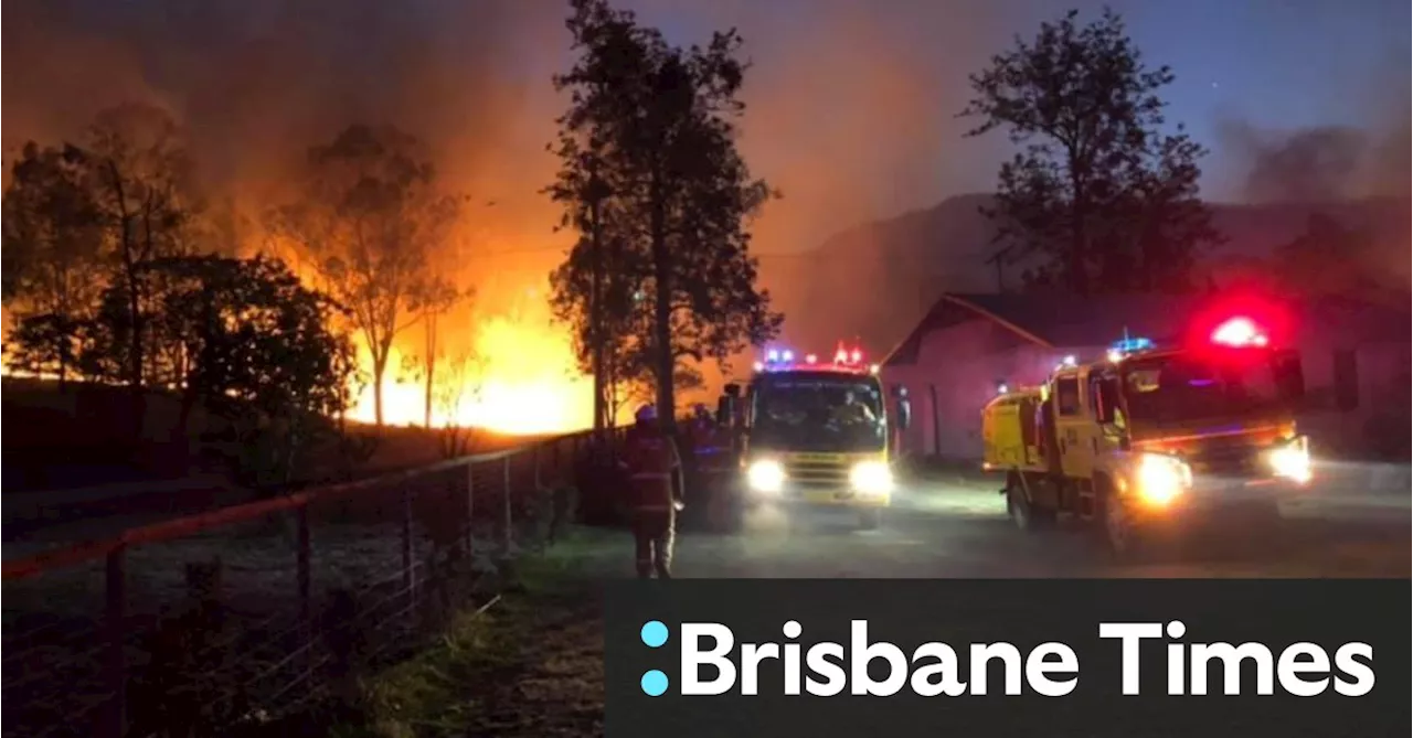 More urged to flee as Queensland fires spread