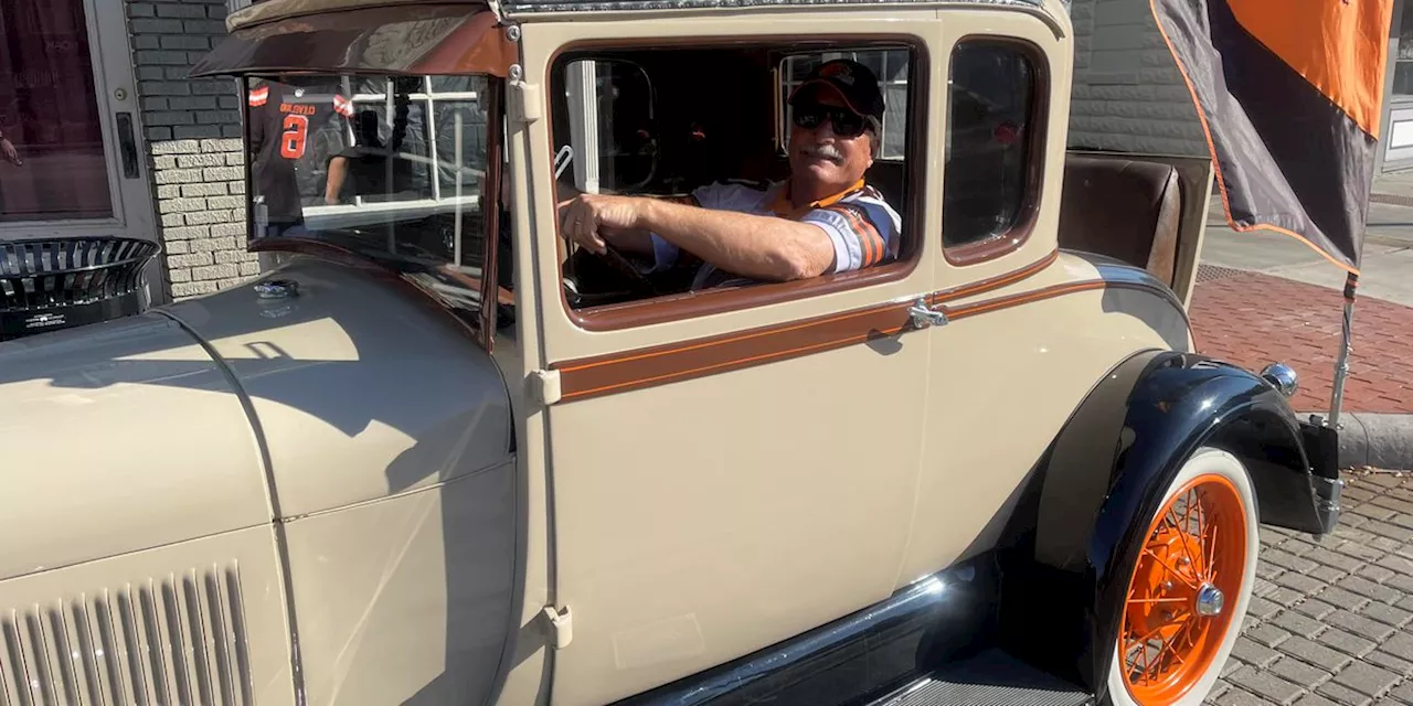 Browns fanatic turns 93-year-old Ford into fan attraction