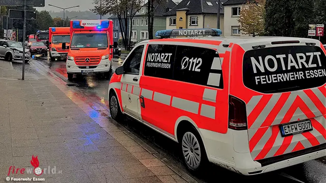 D: Verkehrsunfall mit vier Fahrzeugen → Rettungswagen in Essen involviert