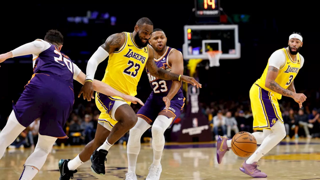 LeBron, Lakers stage 4th-quarter rally to beat KD, Suns