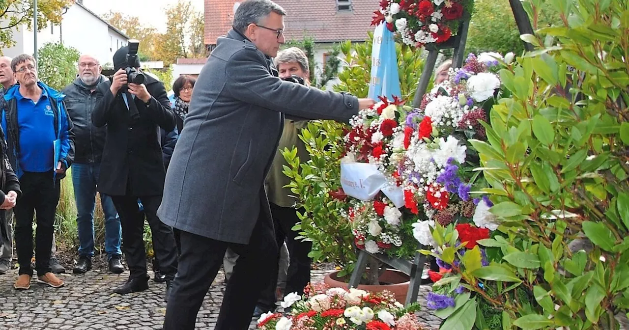 Bayerisch-französische Gedenkveranstaltung am MoosburgerFranzosenbrunnen