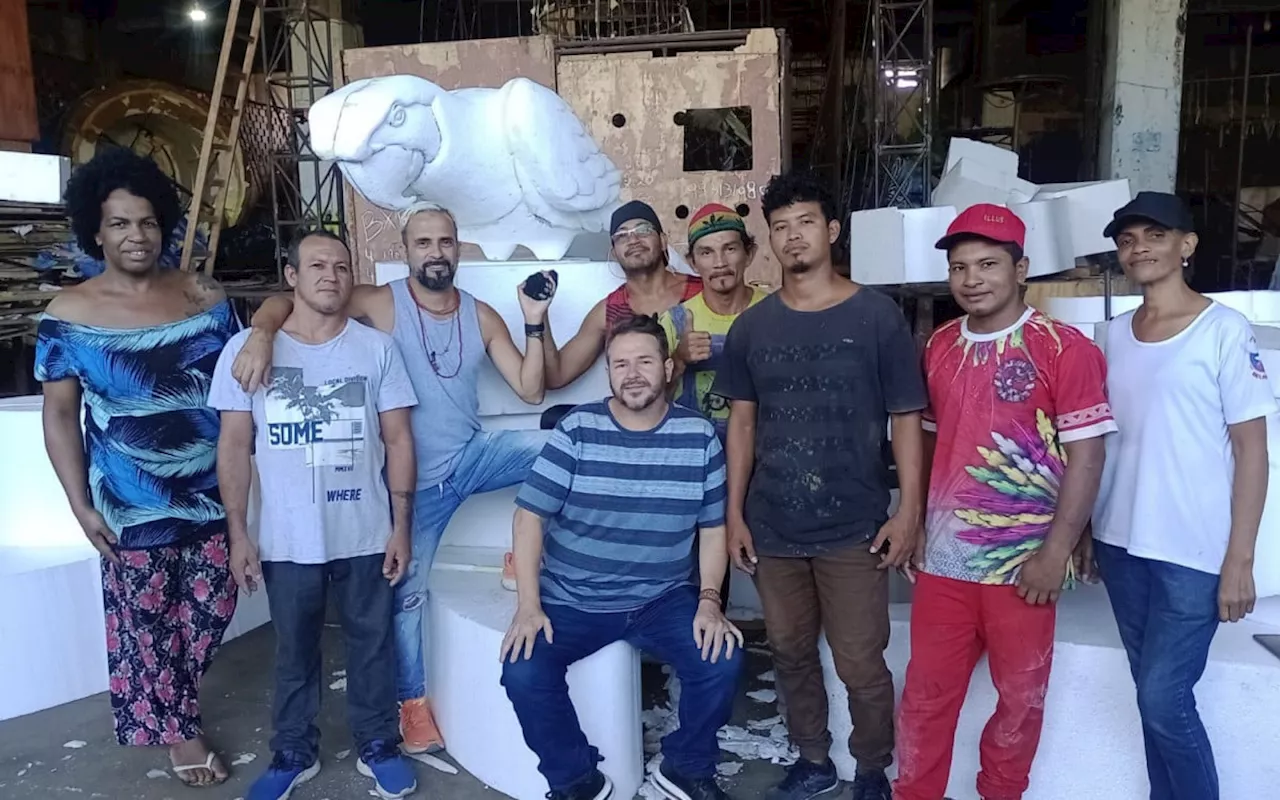 Artistas de Parintins (AM) desembarcam para confeccionar esculturas da Inocentes de Belford Roxo