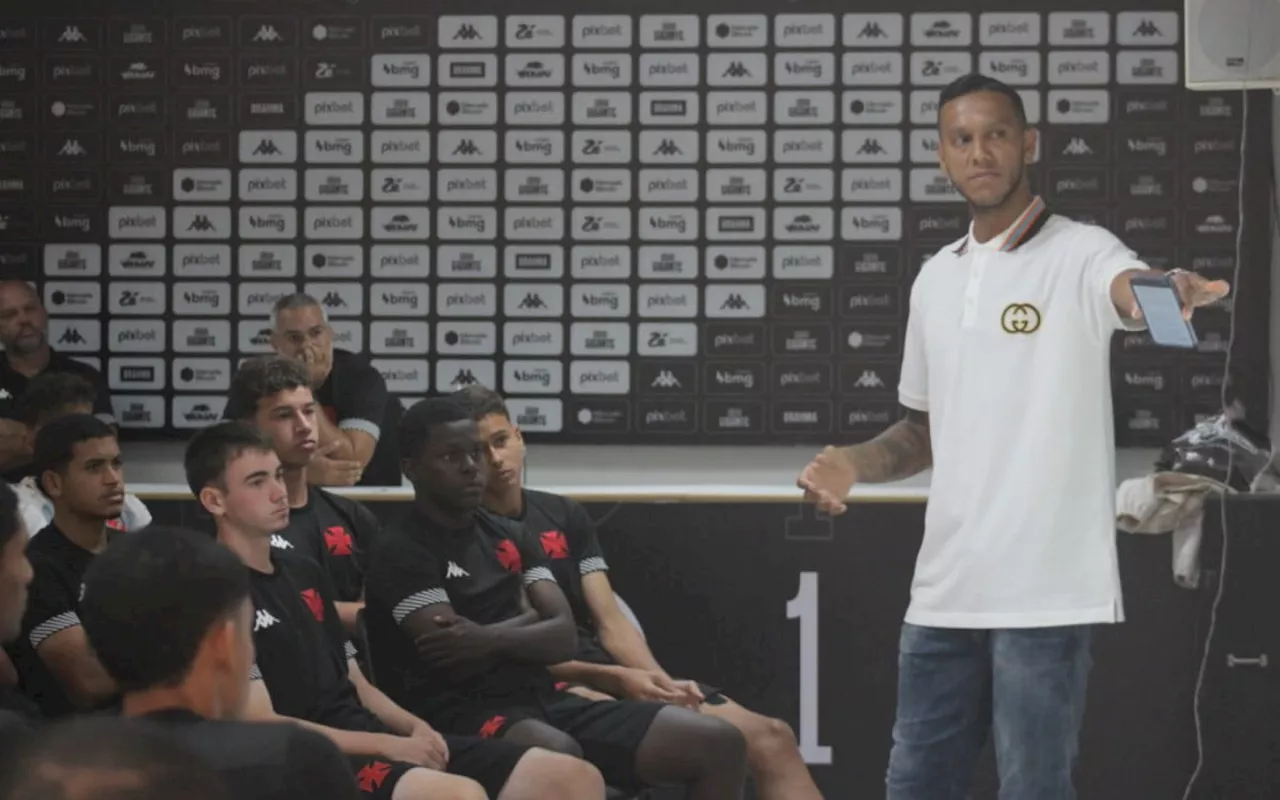 Revelado pelo Vasco, Souza deu palestra para atletas da base do clube