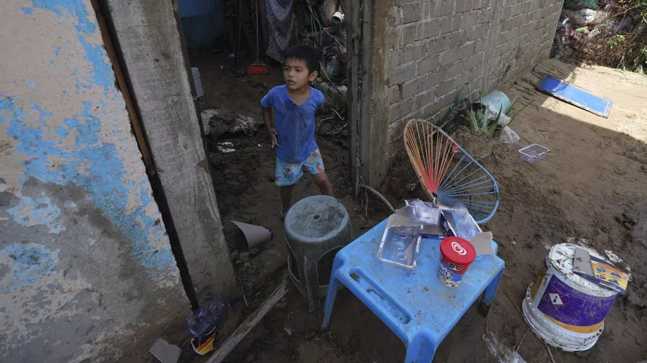 Families hunt for loved ones out of touch since Hurricane Otis pummeled Acapulco