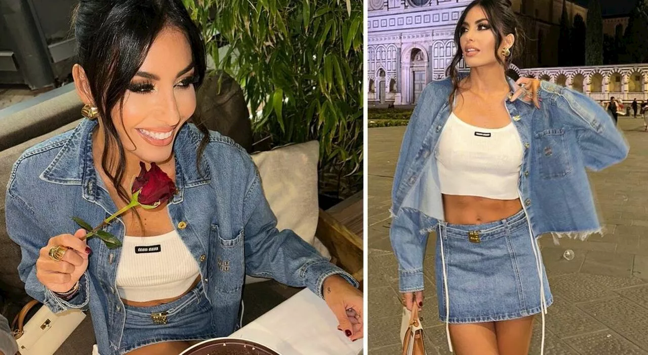 Elisabetta Gregoraci dal fidanzato Giulio Fratini con il look jeans che conquista i fan: ecco quanto costa