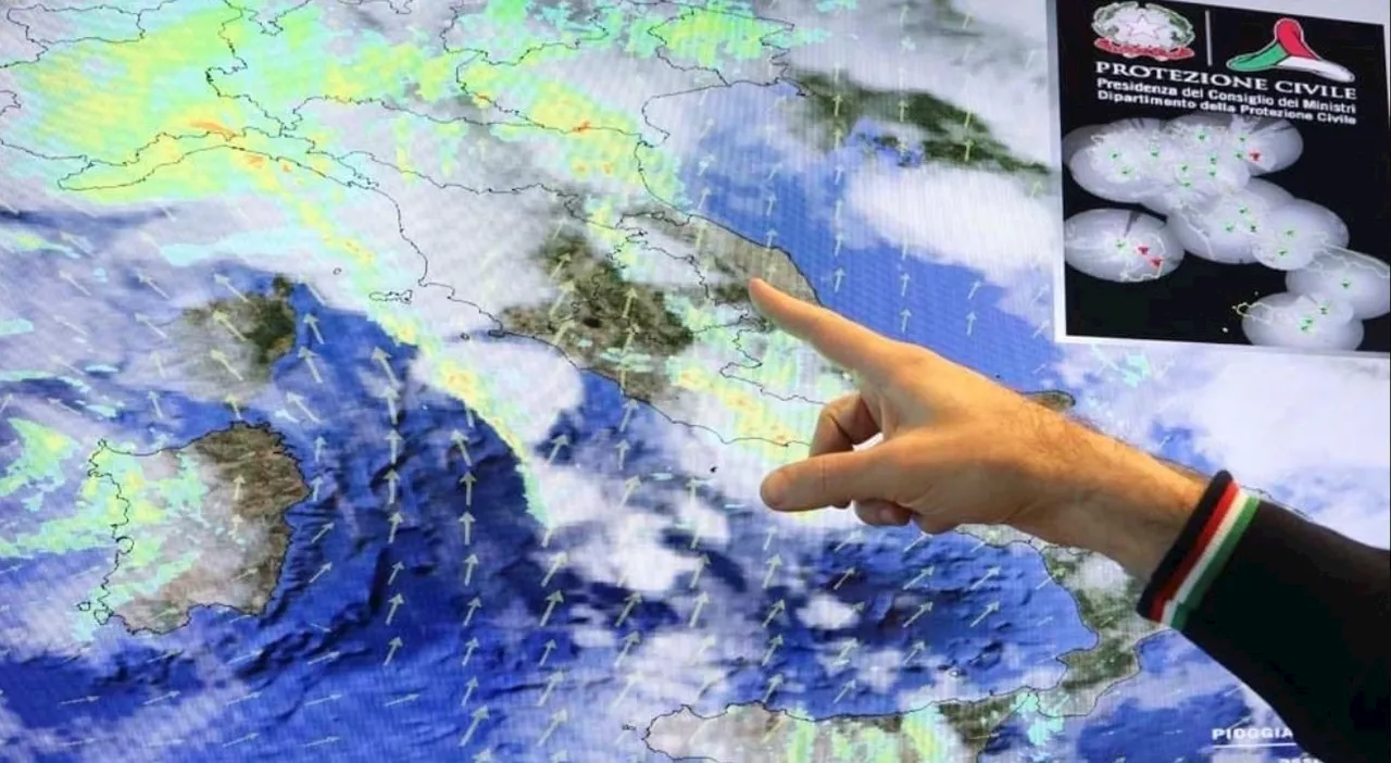 Meteo, allerta in 18 regioni per temporali e vento. Weekend bagnato (ma non per tutti) e scuole chiuse venerdì