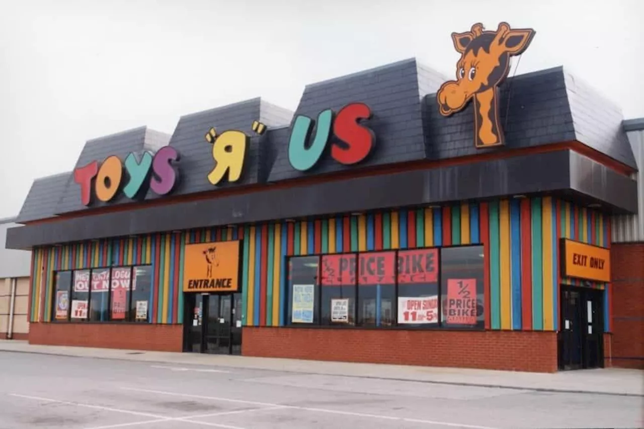 17 historic retro pictures of the old Toys ‘R’ Us store in Preston before it closed its doors for good