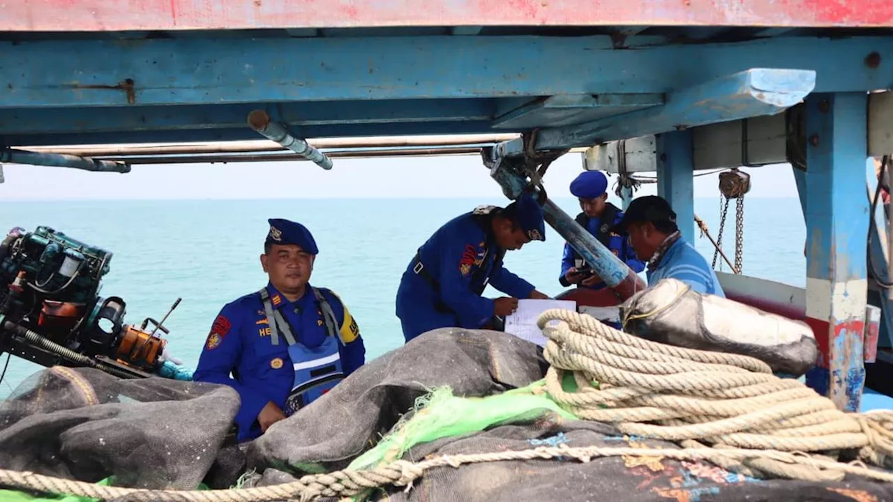 Cuaca Tak Menentu, Satpolairud Cek Sarana Keselamatan Kapal Nelayan Pemalang