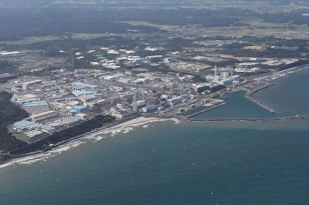 Four Japan nuclear plant workers splashed with tainted water