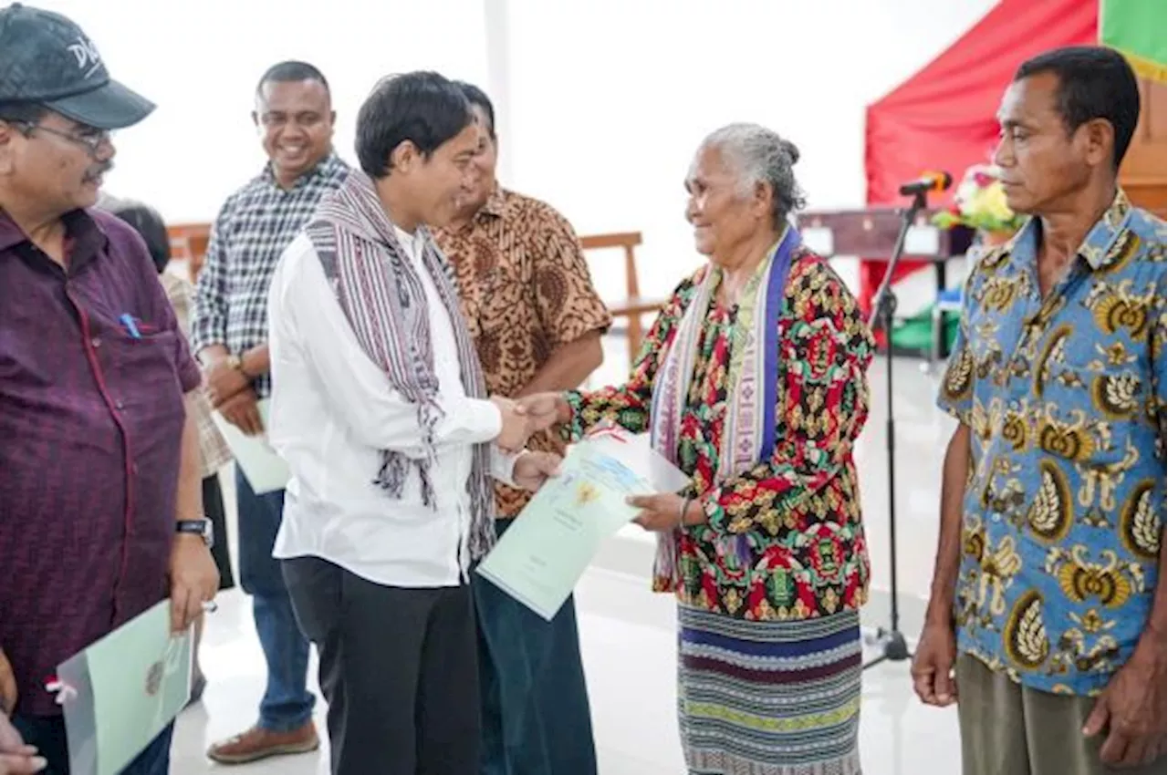 Wamen ATR/BPN Serahkan Sertifikat Tanah Gereja Terbesar di NTT