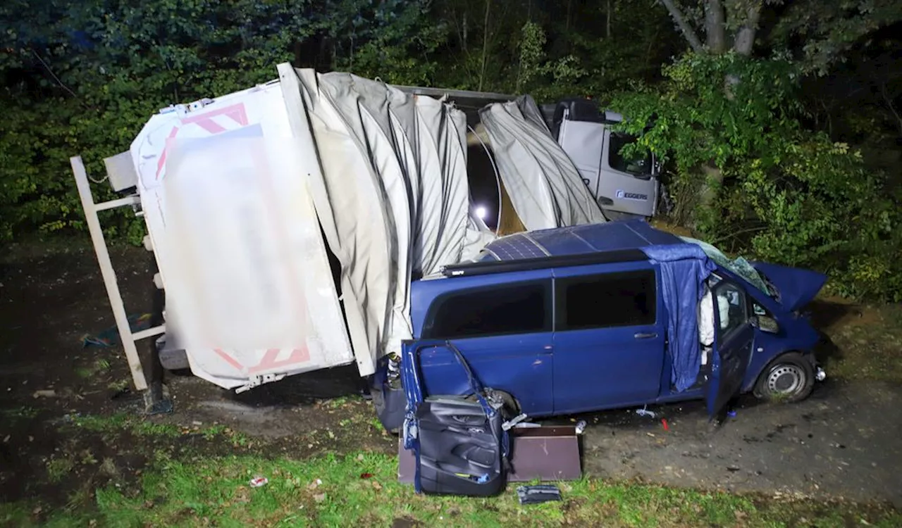 Tödlicher Lkw-Unfall bei Hamburg: Fahrzeuge komplett zerstört