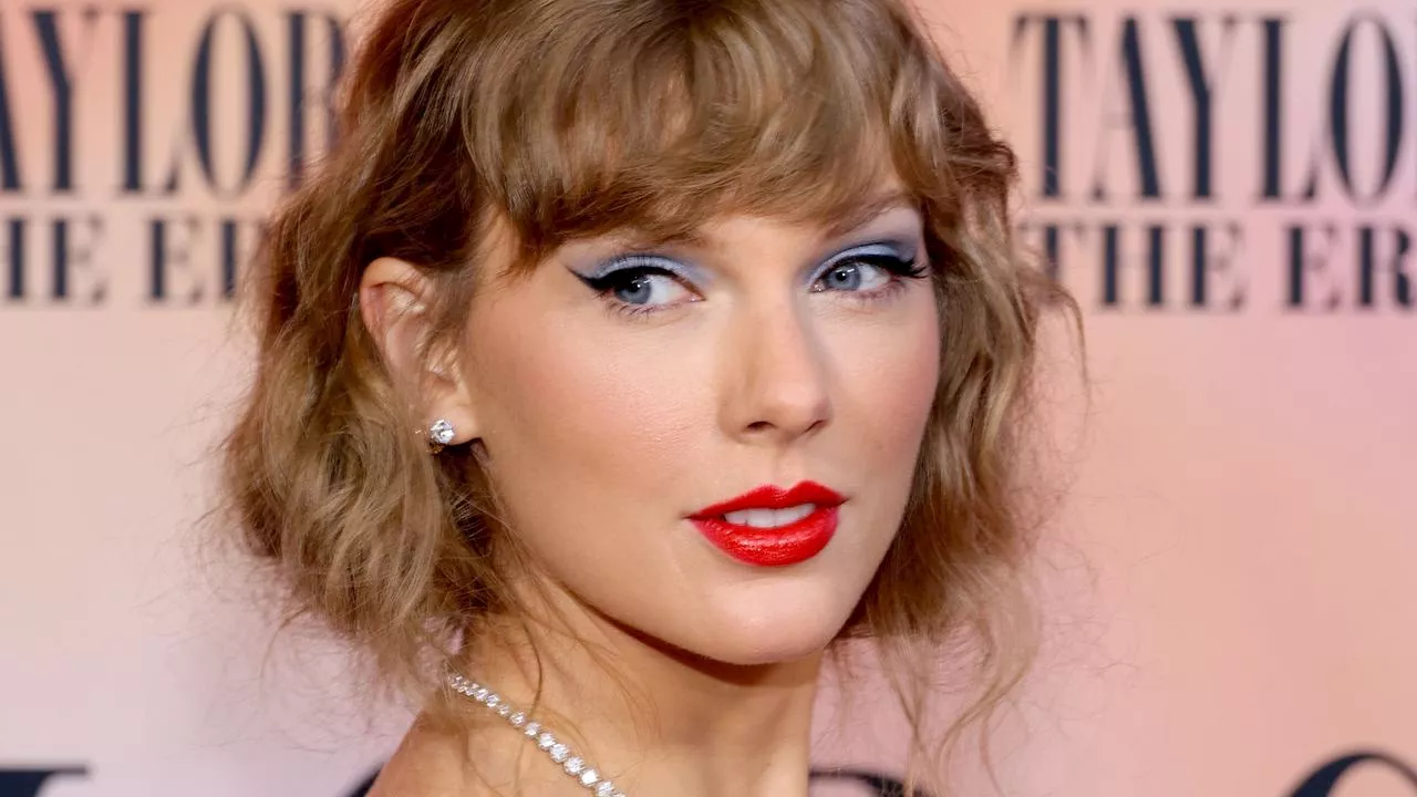 Taylor Swift reaches billionaire status