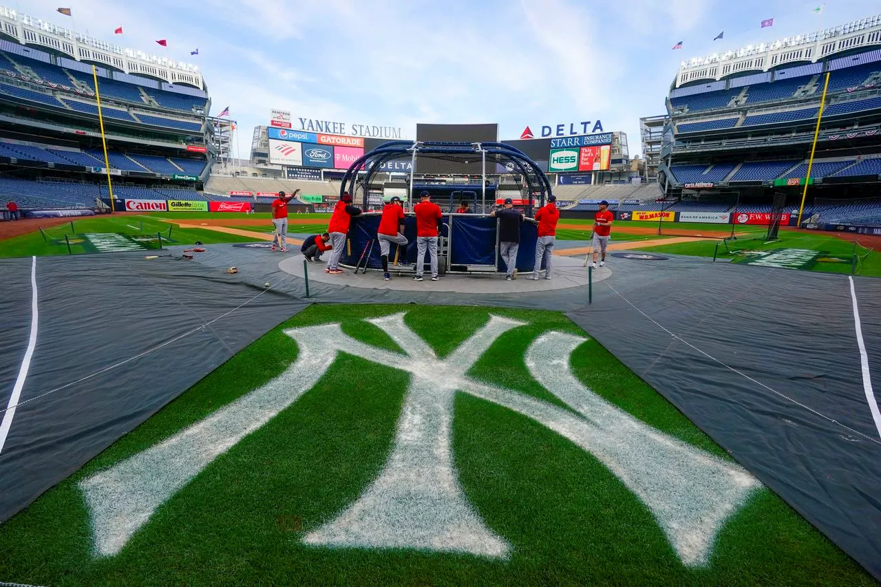 Potential Yankees, Mets free agent target could get $200 million, report says