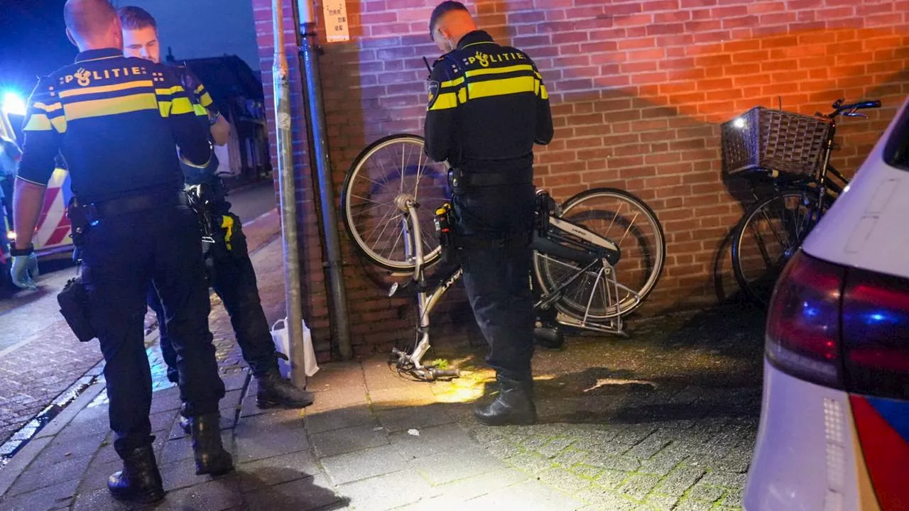 112-nieuws: man valt met friet van de fiets • vrouw rijdt tegen boom