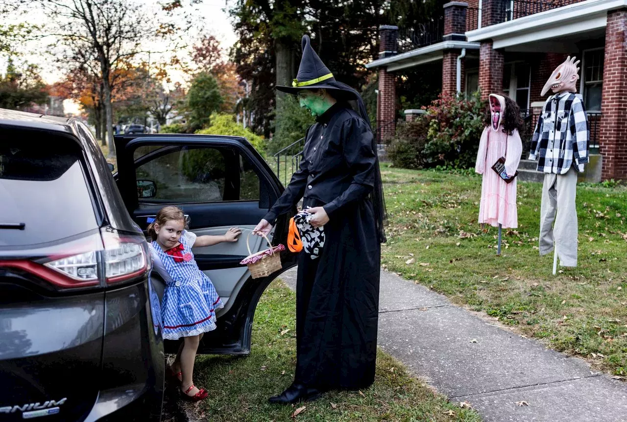 Photos from the 2023 New Cumberland Trick or Treat night