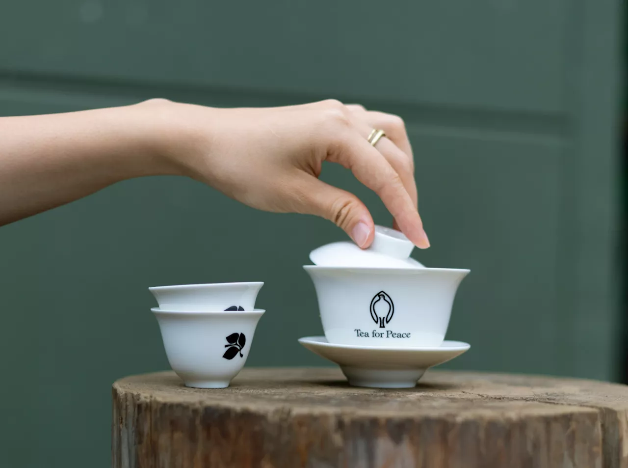 11/11&12日に全国・世界から延べ40店舗、100種類以上のお茶が集う「Tea For Peace 05 」を開催。