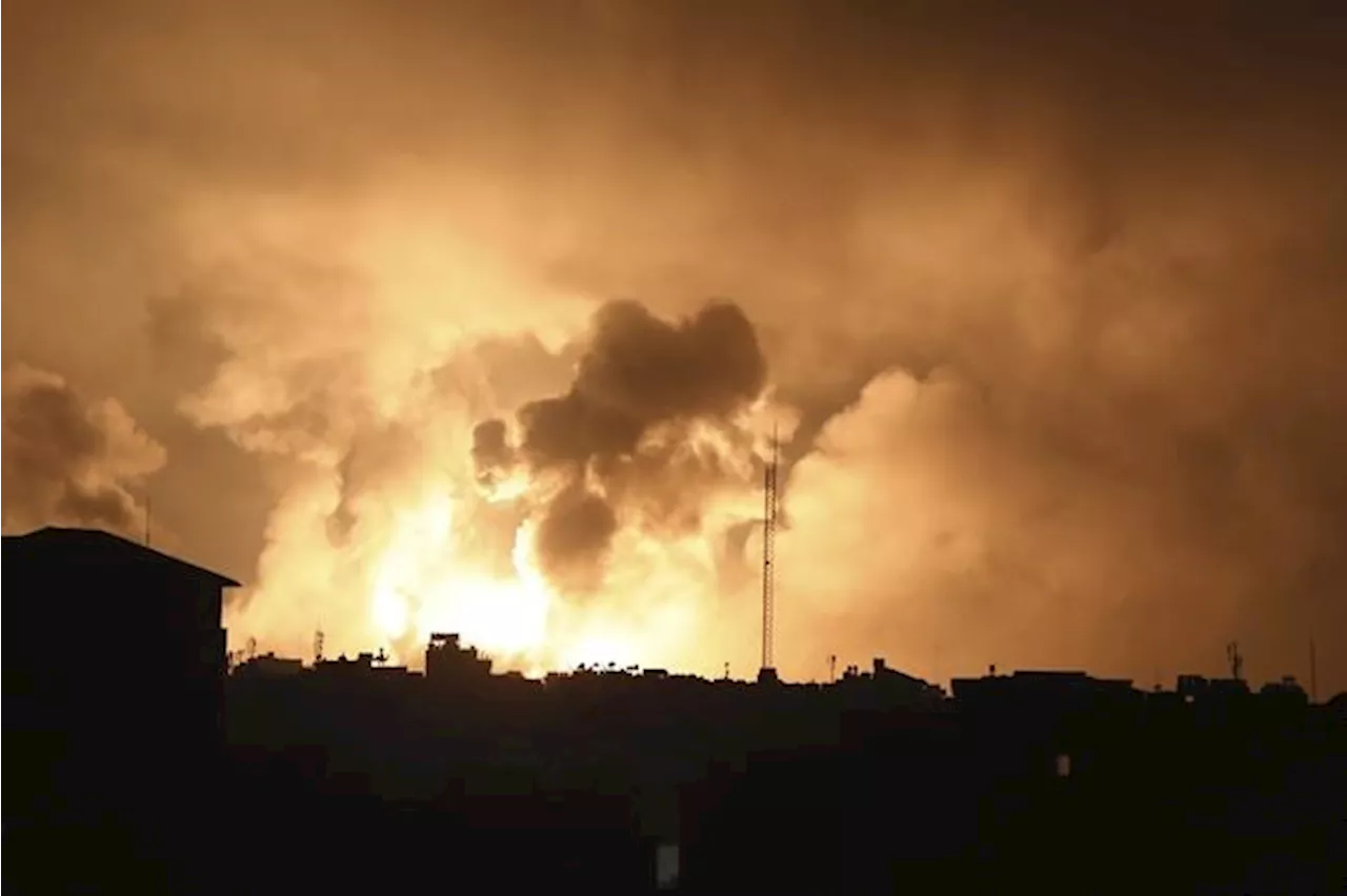 Israel steps up air and ground attacks in Gaza and cuts off the territory's communications