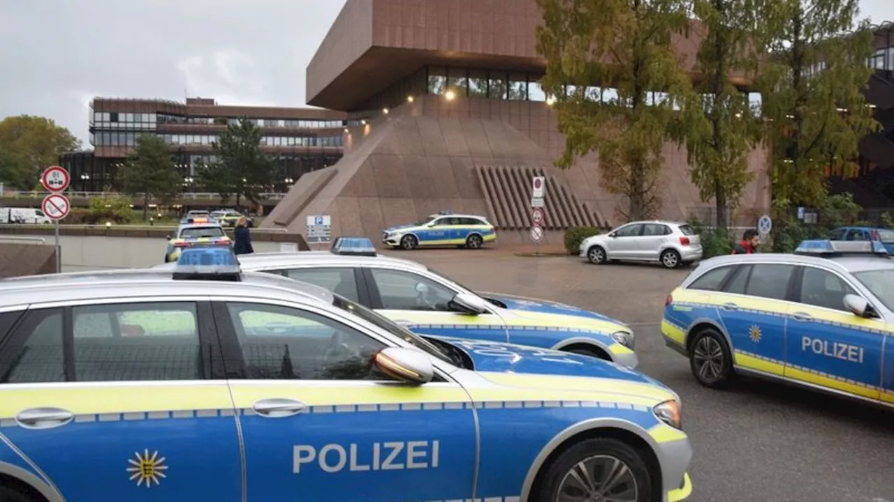 Bombendrohungen: Polizei räumt Schulen und Hochschule