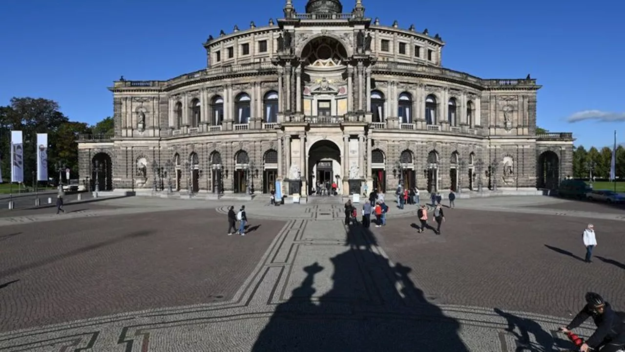 Öffentlicher Dienst: Protest: Semperoper speckt eine Aufführung ab