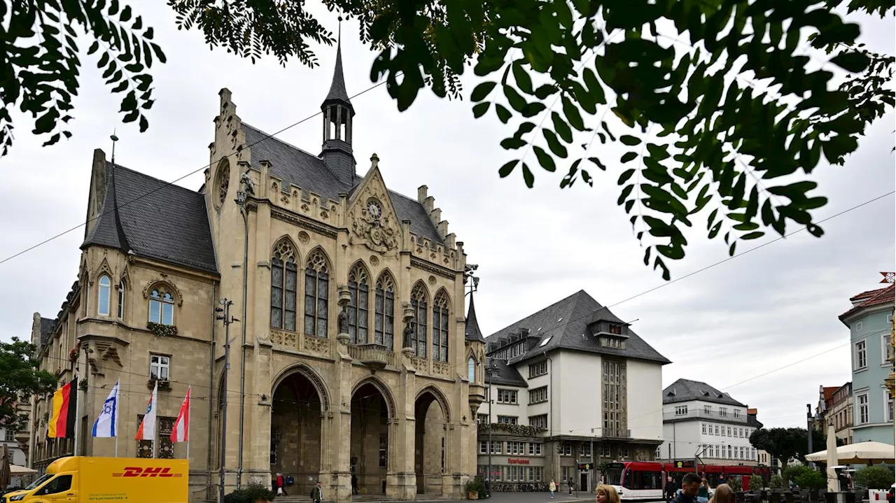 Schreiben per E-Mail: Erneut Bombendrohungen an Schulen – Rathaus in Erfurt geräumt