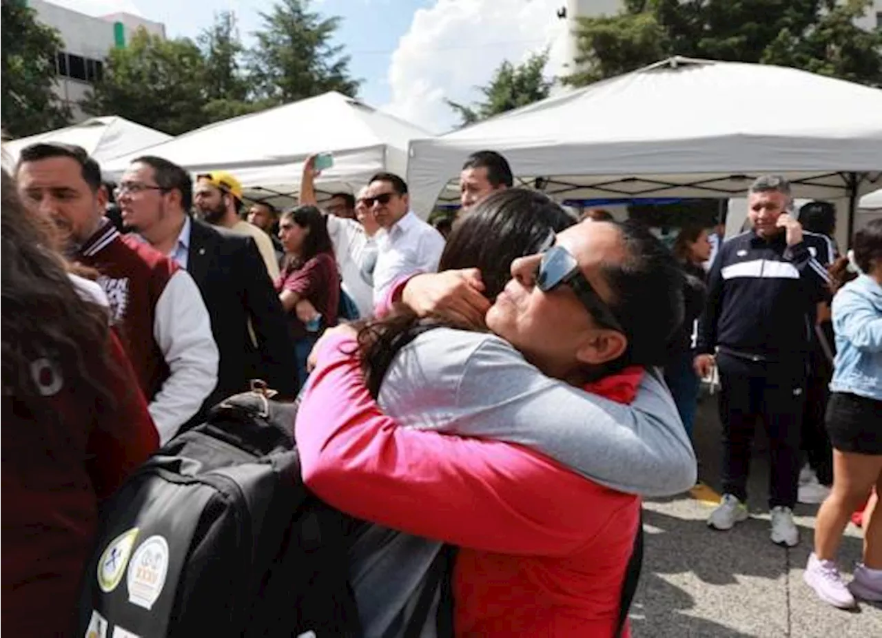 Estudiantes de la UNAM e IPN varados en Acapulco por Otis llegan a CDMX