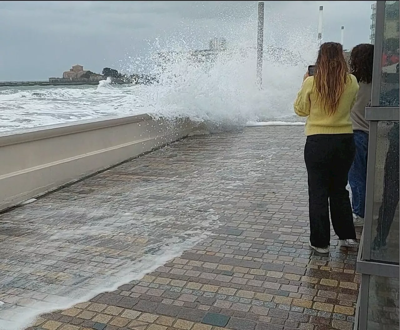 Tempête Céline : des vagues impressionnantes sur la côte vendéenne