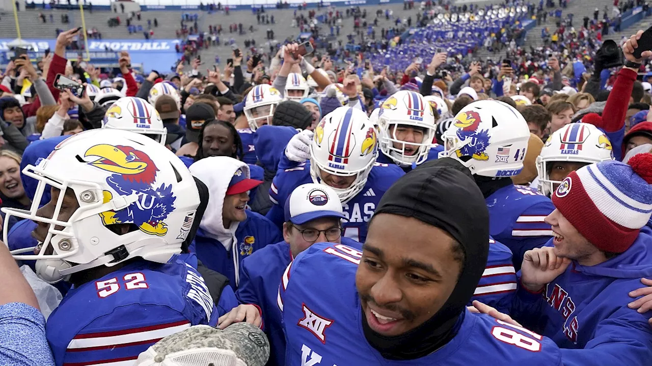 Kansas beats No. 6 Oklahoma 38-33 for its 1st win over Sooners since 1997