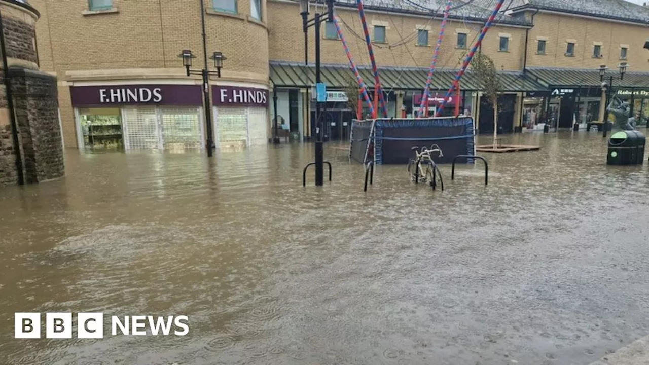 Heavy rain causes travel disruption and flooding in south east