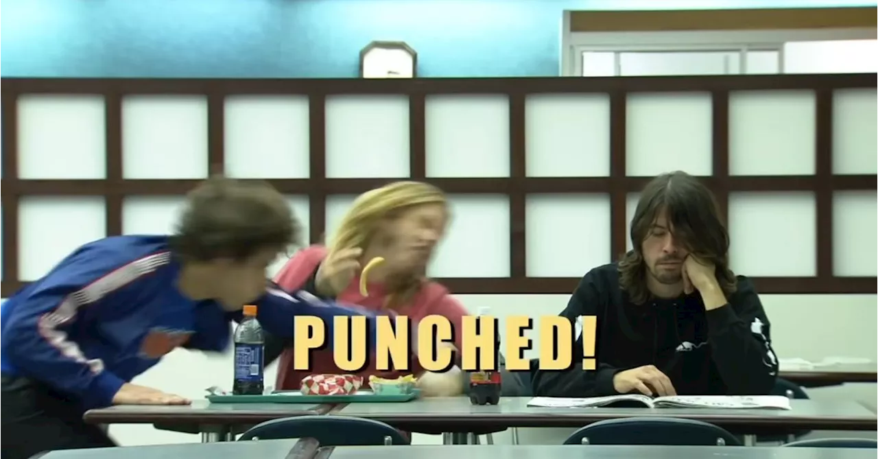 Foo Fighters Get Punched, 'The Pretender' & More (SNL 2000s Rewind)