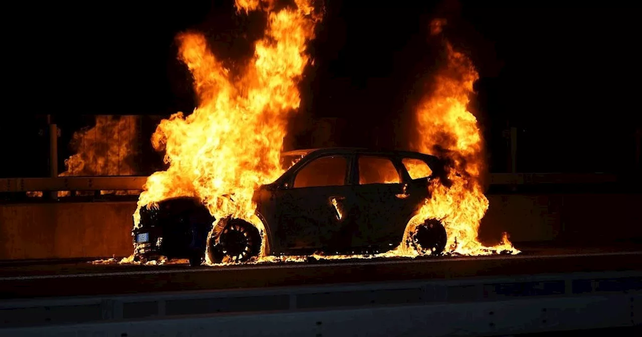 Auto brennt auf Autobahn A2 vor Erstfeld UR