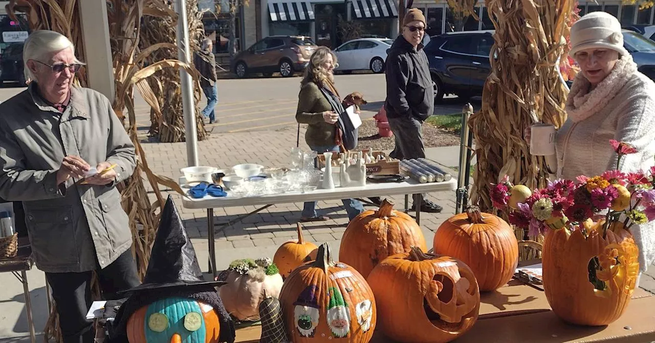 Beautiful day for a pumpkin contest in East Dundee