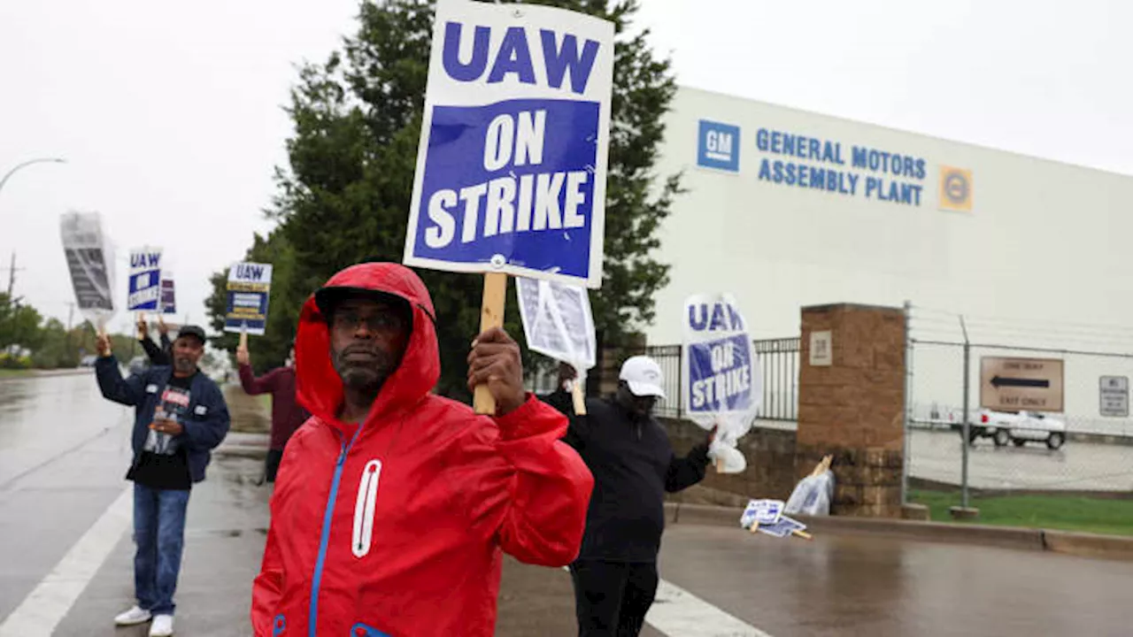 UAW expected to announce tentative agreement with Stellantis to end labor strike