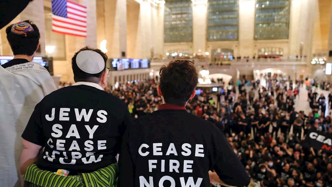 Hunderte von Demonstranten besetzen New Yorker Bahnhof aus Protest gegen den Krieg in Gaza