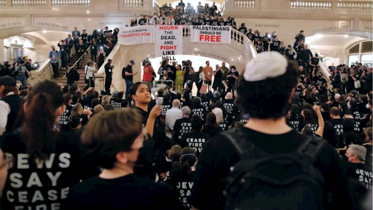 Våbenhvile nu: Tusindvis samlet i protest på Central Station i New York | Nyheder