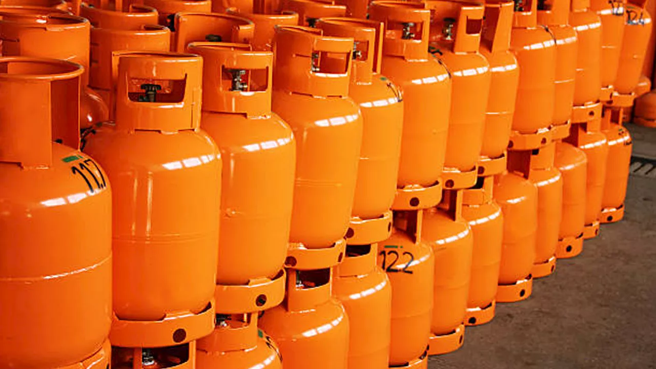 Woes for households as price of cooking gas, kerosene rise by 1.81%, 2.09% respectively