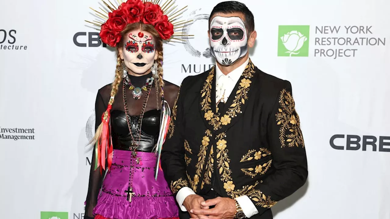 Kelly Ripa and Mark Consuelos Pay Homage to Dia de los Muertos in Halloween Costumes